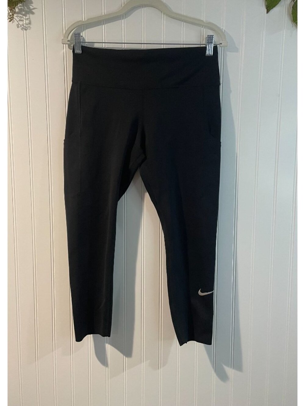 Nike Dri-Fit Womens Black Cropped Leggings With Side Pockets Size Large